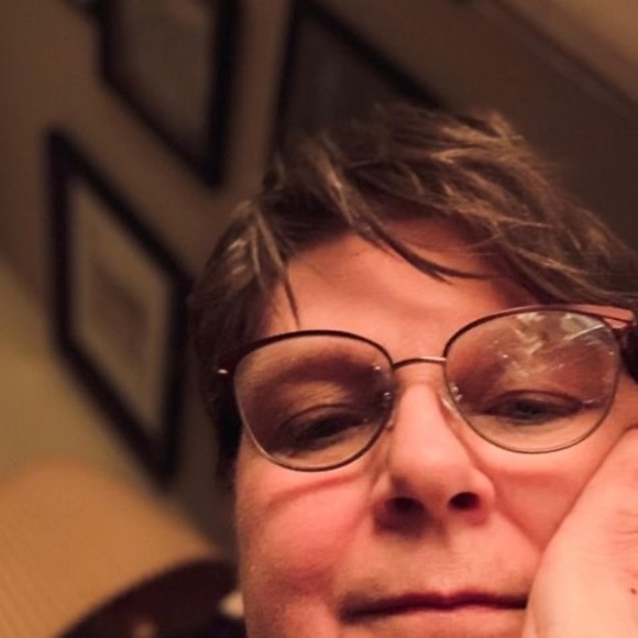 Meet your Posher, Pamela - Picture 1 of 1